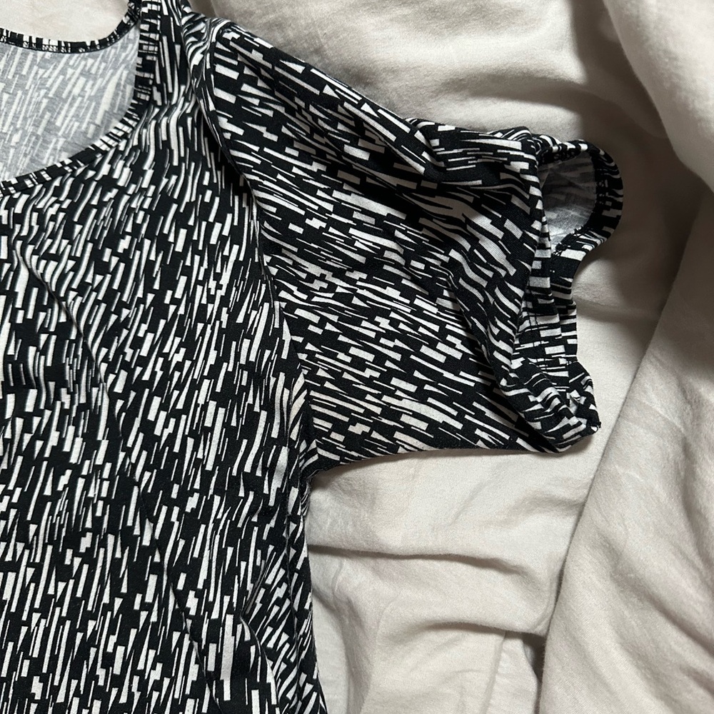 Women’s luluaroe size large shirt